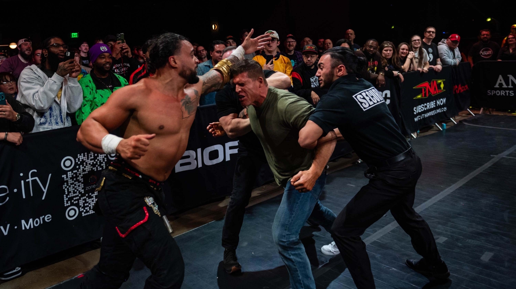 Leon Slater Fights One-On-Two After Steve Maclin Interferes with the Main Event