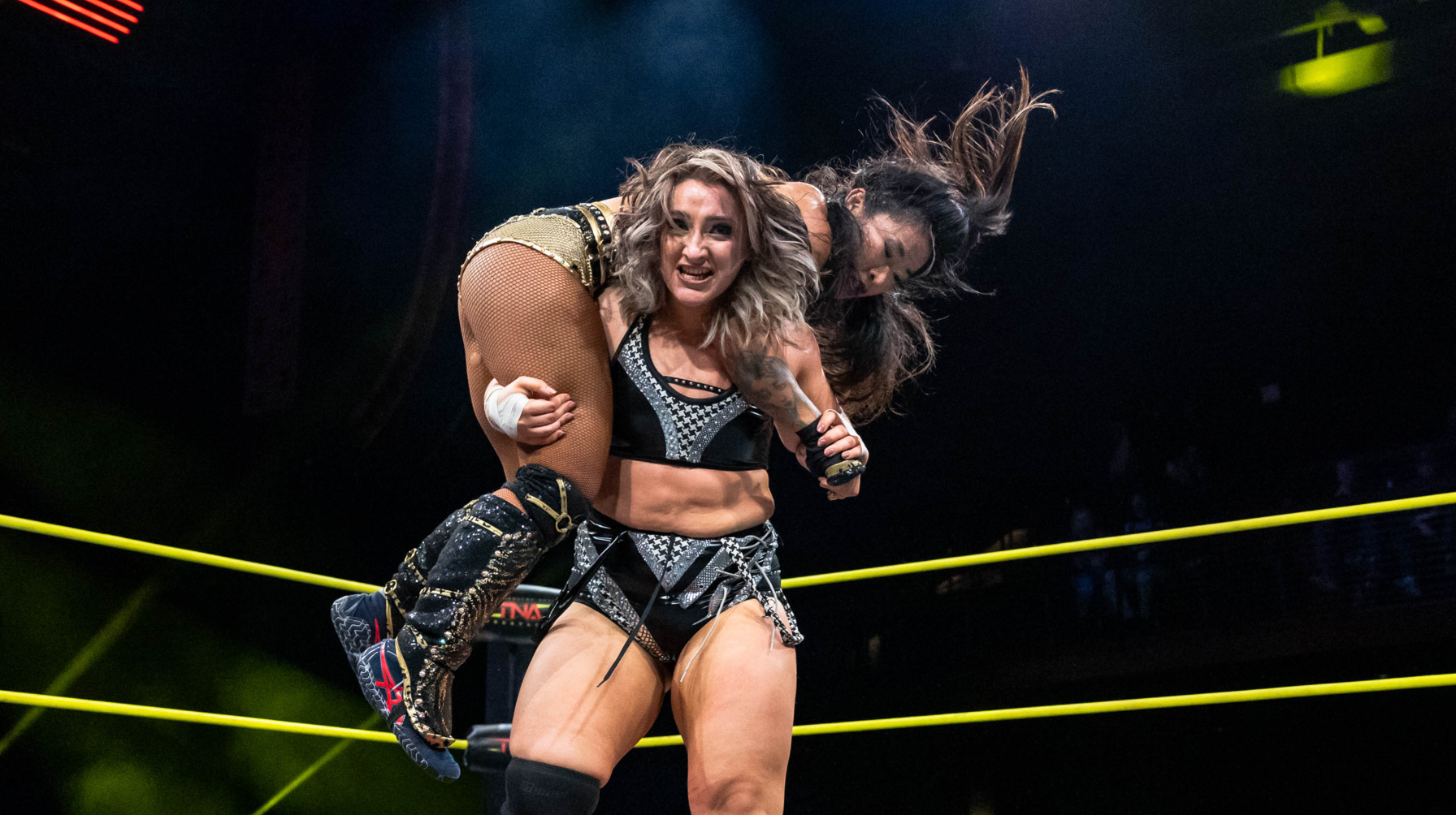 Dani Luna Unleashes a Ruthless Assault to Defeat Léi Yǐng Lee